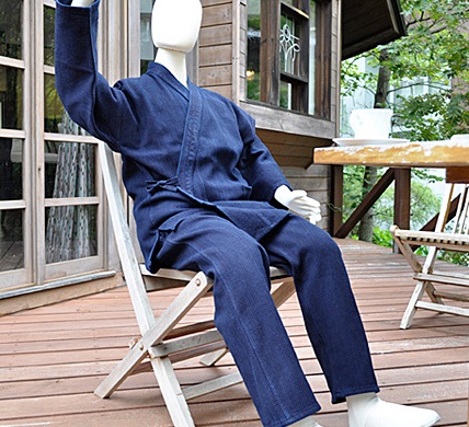 粋に羽織ってみませんか？先人の知恵を結集した本藍染・刺し子作務衣 