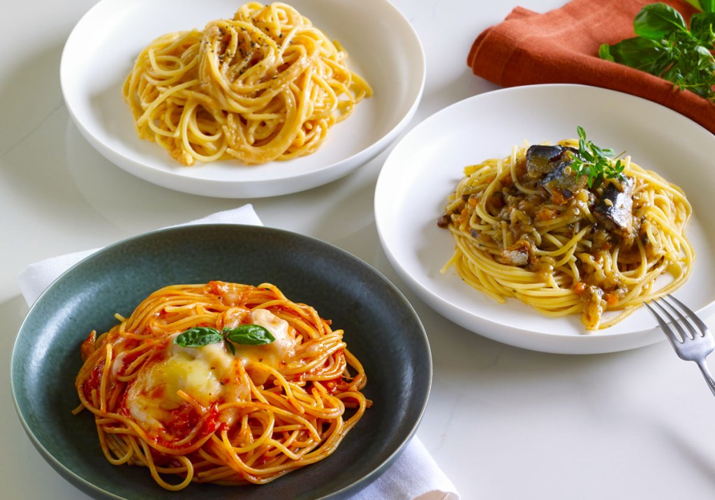 彩り豊かな本格パスタが3種類お皿に盛られている